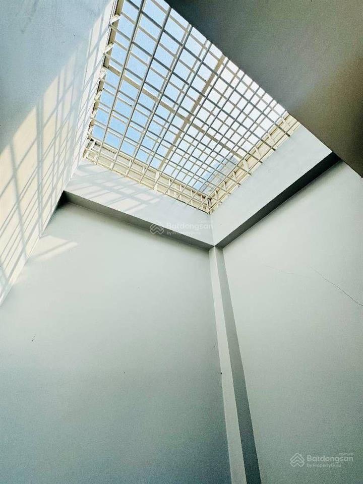 Bán nhà đẹp 4 tầng hxh quay đầu  ngay công viên gia địnhkhu vip nguyễn kiệm