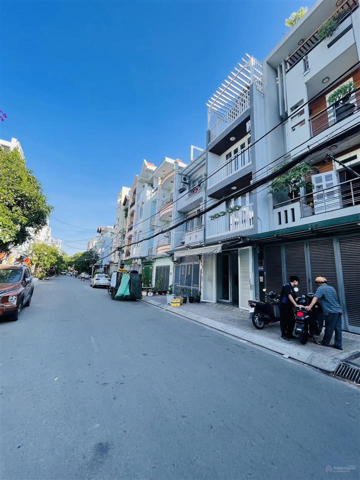 Bán gấp nhà hẻm 8m đô đốc long ngay chợ tân hương ngang 4m ,3 tầng, chỉ 6 tỷ