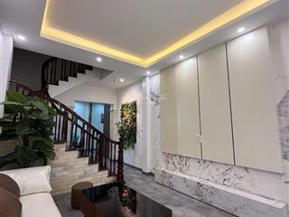 Ch dịch vụ cầu giấy, nguyễn khang,dt 80m 6 tầng thang máy...giá 19,5 tỷ có thương lượng.