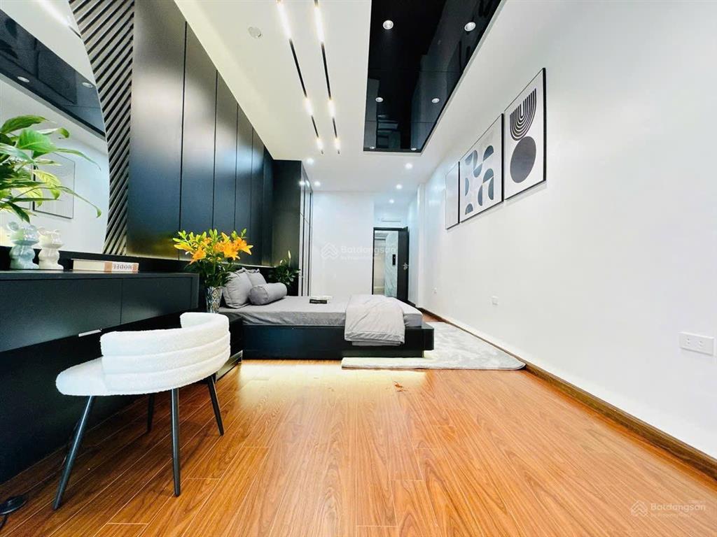 Nhỉnh 15 tỷ có ngay nhà cầu giấy 6 tầng thang máy, gara ô tô vừa ở vừa kinh doanh