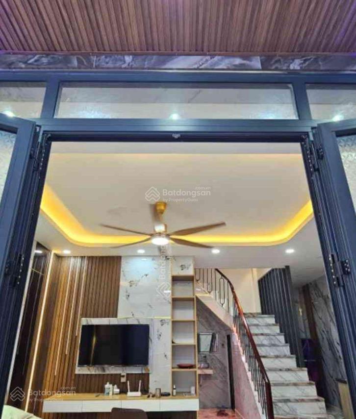 Bán nhà đường cách mạng tháng tám, 63m2, 1trệt 1lầu, 3phòng ngủ, 2wc, phòng khách thoáng mát
