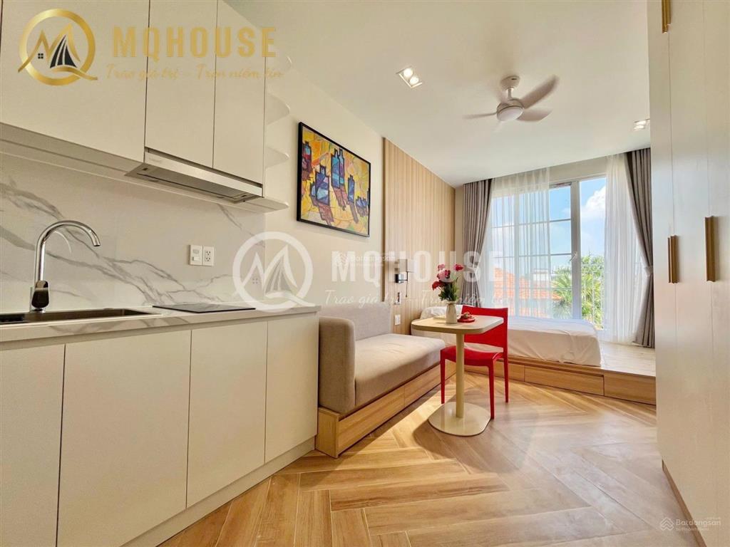 Japandi design có mặt tại thảo điền. căn hộ bố trí không gian hệ tủ thông minh, đầy đủ tiện nghi