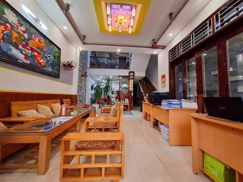 Bán nhà kiêt 3tầng oto né nhau kiêt ông ích khiêm sát biển dt118m giá 11ty8 tl  0935 634 *** an