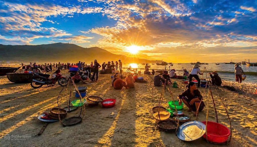 Chỉ 4ty950 bán sẻ có căn nhà ngay biển mân thái, sơn trà.  0935 634 ***