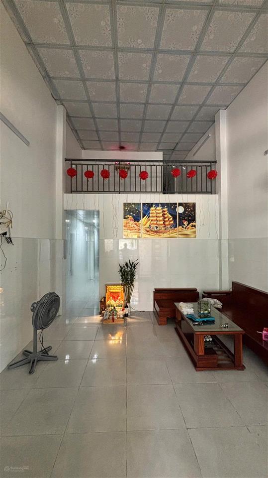 Nhà mê lửng nại hiên đông sơn trà  dt 72 ngang4m đường 5m5 lề 3m
3phòng ngủ 2wc vvvvv
giá bá