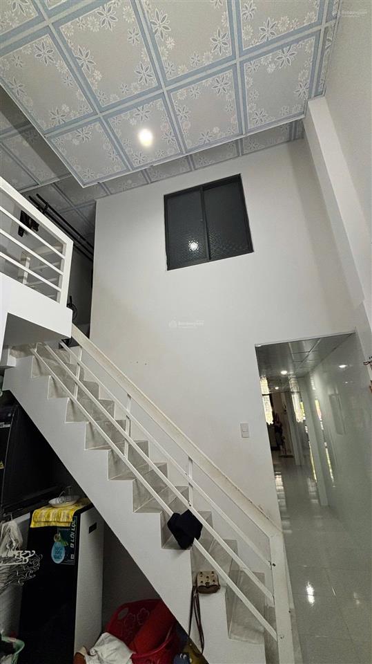 Nhà mê lửng nại hiên đông sơn trà  dt 72 ngang4m đường 5m5 lề 3m
3phòng ngủ 2wc vvvvv
giá bá