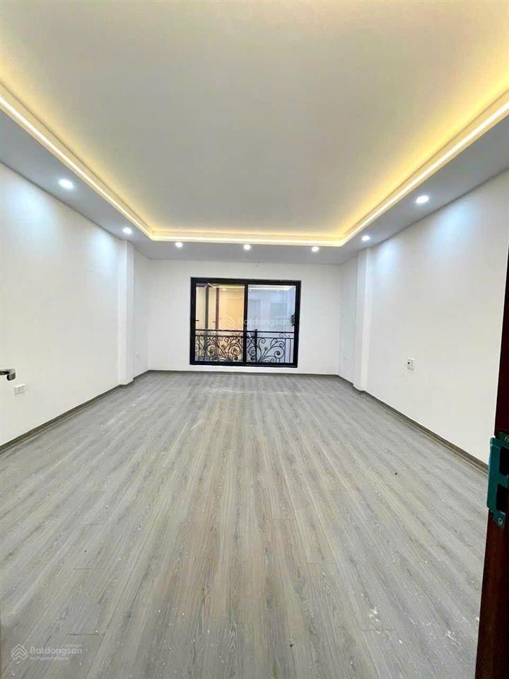 Bán nhà ngõ phố hoa lư hai bà trưng, hà nội diện tích 40m
kết cấu 5 tầng, mt 4,5m