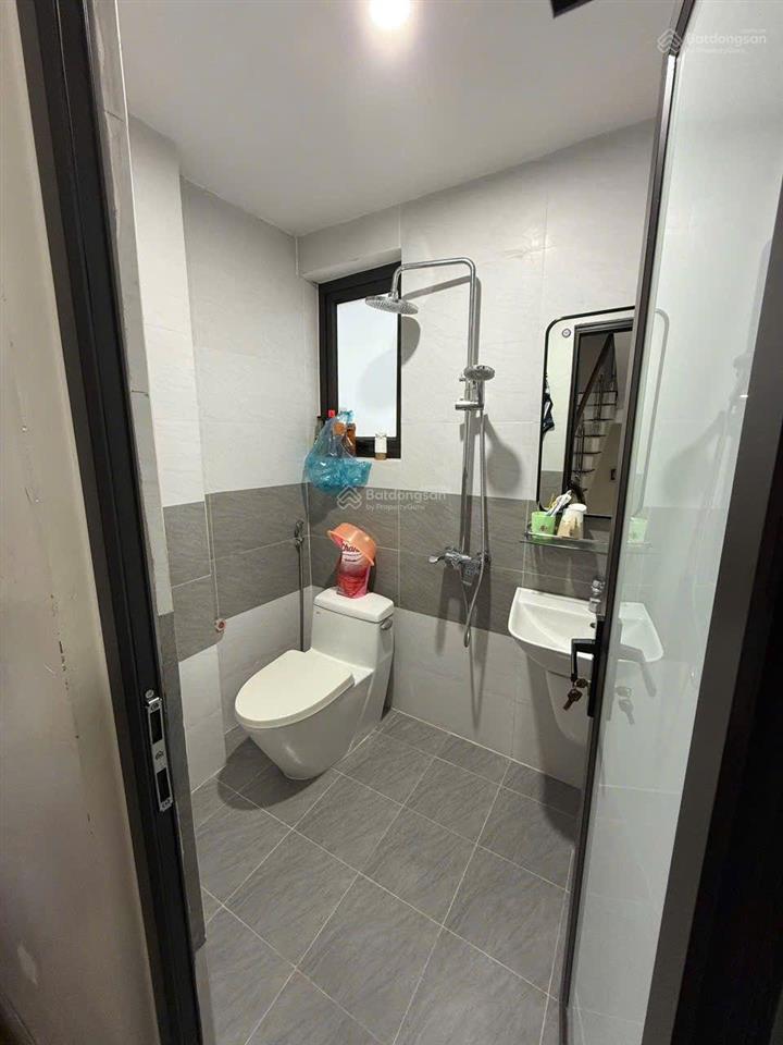 Bán nhà ngõ phố hoa lư hai bà trưng, hà nội diện tích 40m
kết cấu 5 tầng, mt 4,5m