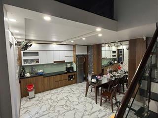 Bán nhà phố lê văn hưu quận hai bà trưng. diện tích 30m2. xây dựng 6 tầng kiên cố. mt 6 m