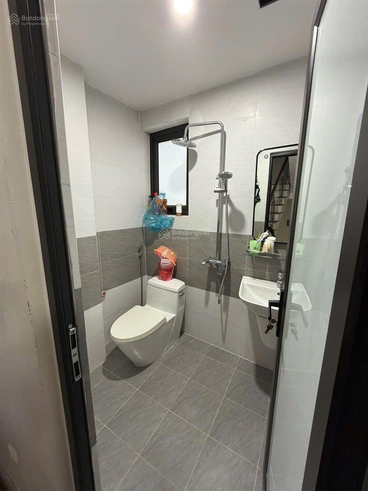 Bán nhà phố lê văn hưu quận hai bà trưng. diện tích 30m2. xây dựng 6 tầng kiên cố. mt 6 m