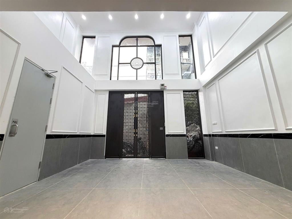 Diện tích 70m2 xây dựng 7 tầng mặt tiền 5,7m công năng 18 phòng khép kín, khai thác cho thuê