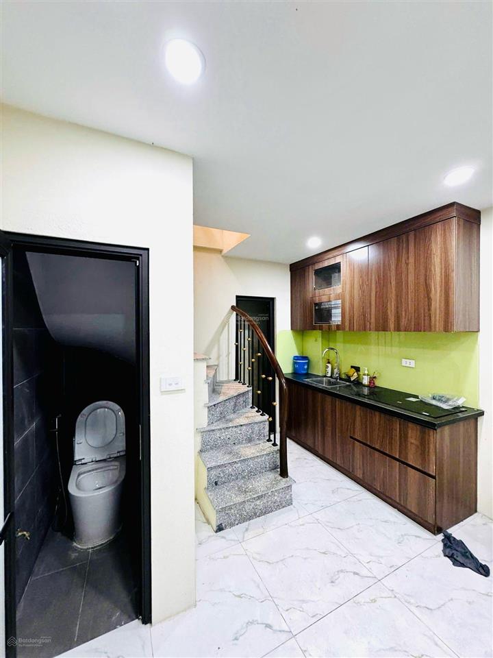 Bán nhà lò đúc hai bà trưng hà nội. dt 20m2 4 tầng mt 3,5m giá chào 6,2 tỷ trung tâm quận hbt