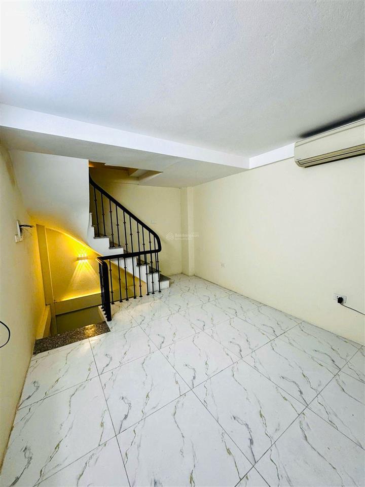 Bán nhà lò đúc hai bà trưng hà nội. dt 20m2 4 tầng mt 3,5m giá chào 6,2 tỷ trung tâm quận hbt