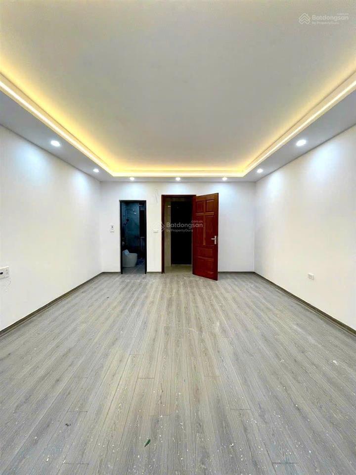 Bán nhà ngõ phố hoa lư hai bà trưng, hà nội diện tích 40m
kết cấu 5 tầng, mt 4,5m