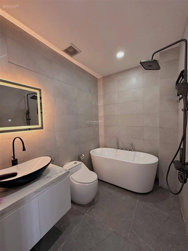 Bán nhà mặt phố hàng giầy hoàn kiếm kinh doanh đỉnh
vị trí mặt phố hàng giầy, khu vực trung tâ