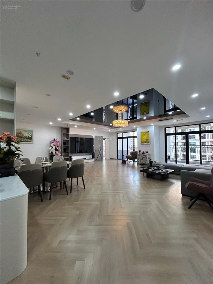Bán nhanh cặp đập thông 250m2  4 ngủ 4vs  tại royal city  căn vòm, full nội thất  0973 615 ***