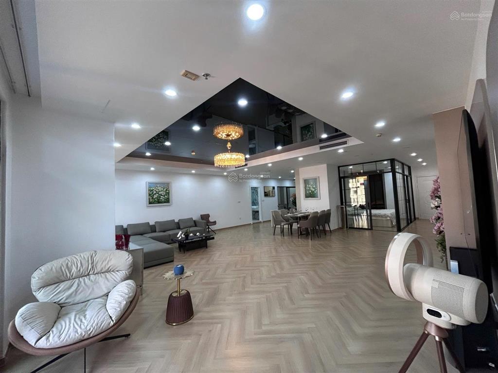 Bán nhanh cặp đập thông 250m2  4 ngủ 4vs  tại royal city  căn vòm, full nội thất  0973 615 ***