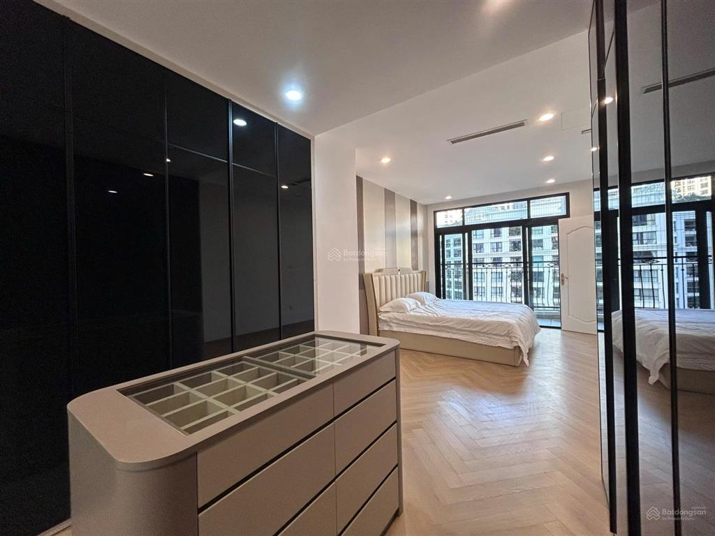 Bán nhanh cặp đập thông 250m2  4 ngủ 4vs  tại royal city  căn vòm, full nội thất  0973 615 ***
