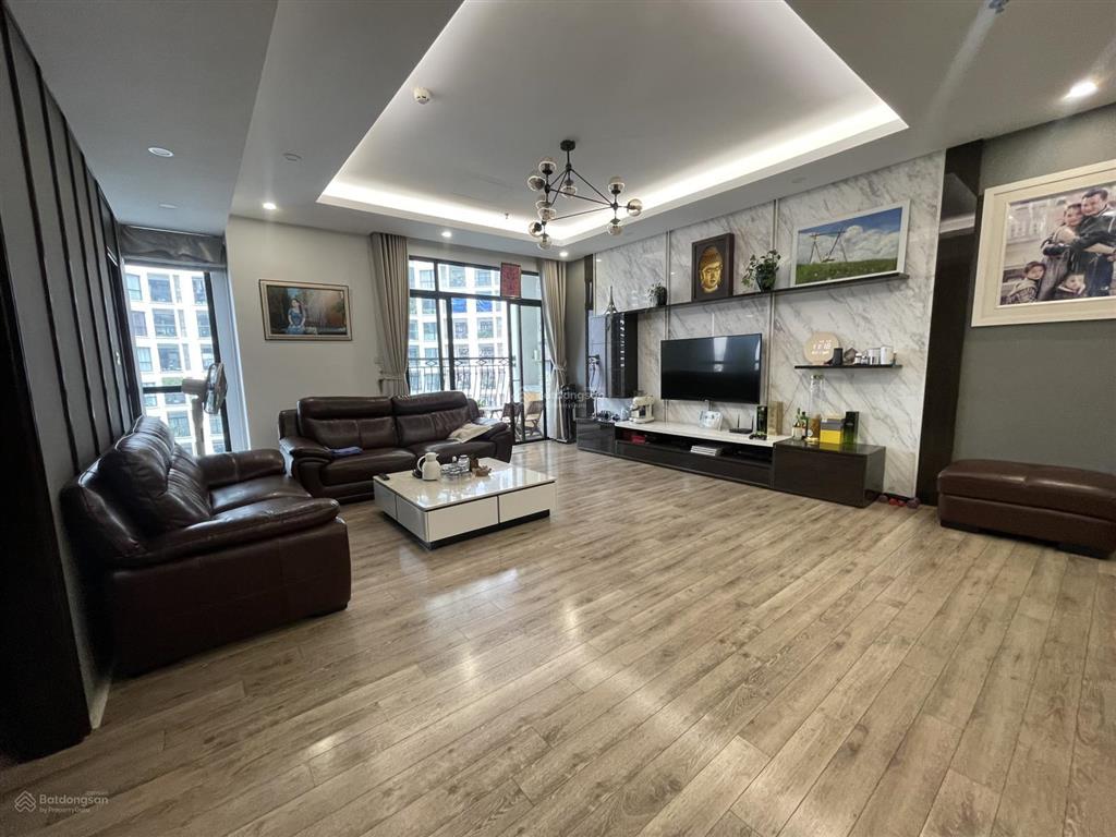 Bán căn góc r3  royal city, dt 169,5m2  4 ngủ 2vs. full nội thất. giá thỏa thuận  0973 615 ***