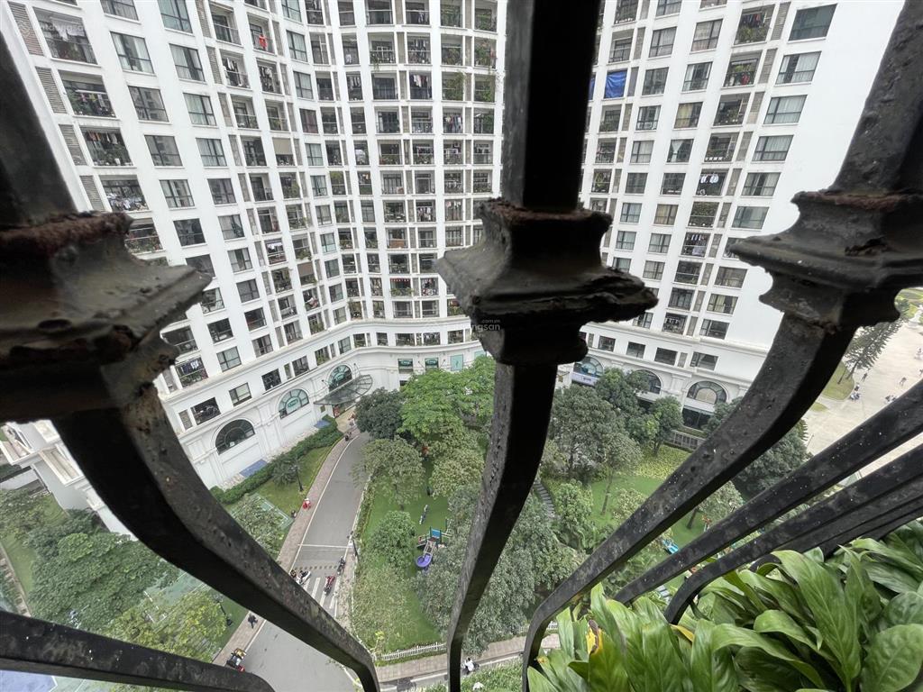 Bán căn góc r3  royal city, dt 169,5m2  4 ngủ 2vs. full nội thất. giá thỏa thuận  0973 615 ***