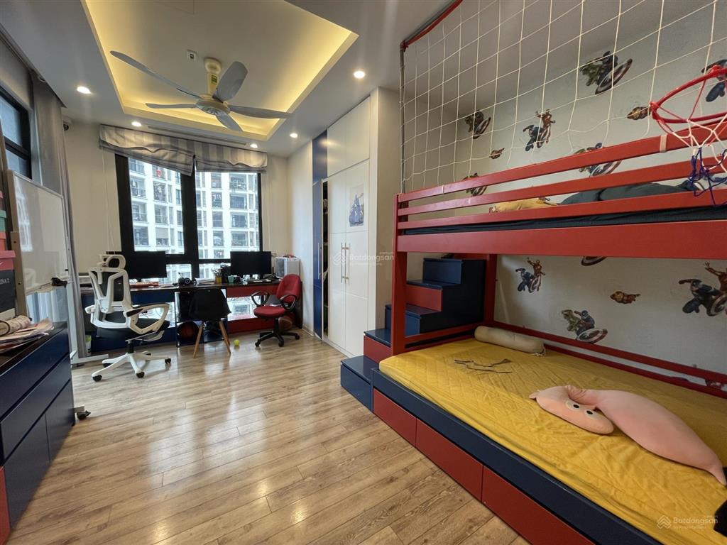 Bán căn góc r3  royal city, dt 169,5m2  4 ngủ 2vs. full nội thất. giá thỏa thuận  0973 615 ***