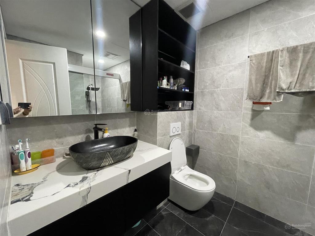 Bán căn góc r3  royal city, dt 169,5m2  4 ngủ 2vs. full nội thất. giá thỏa thuận  0973 615 ***