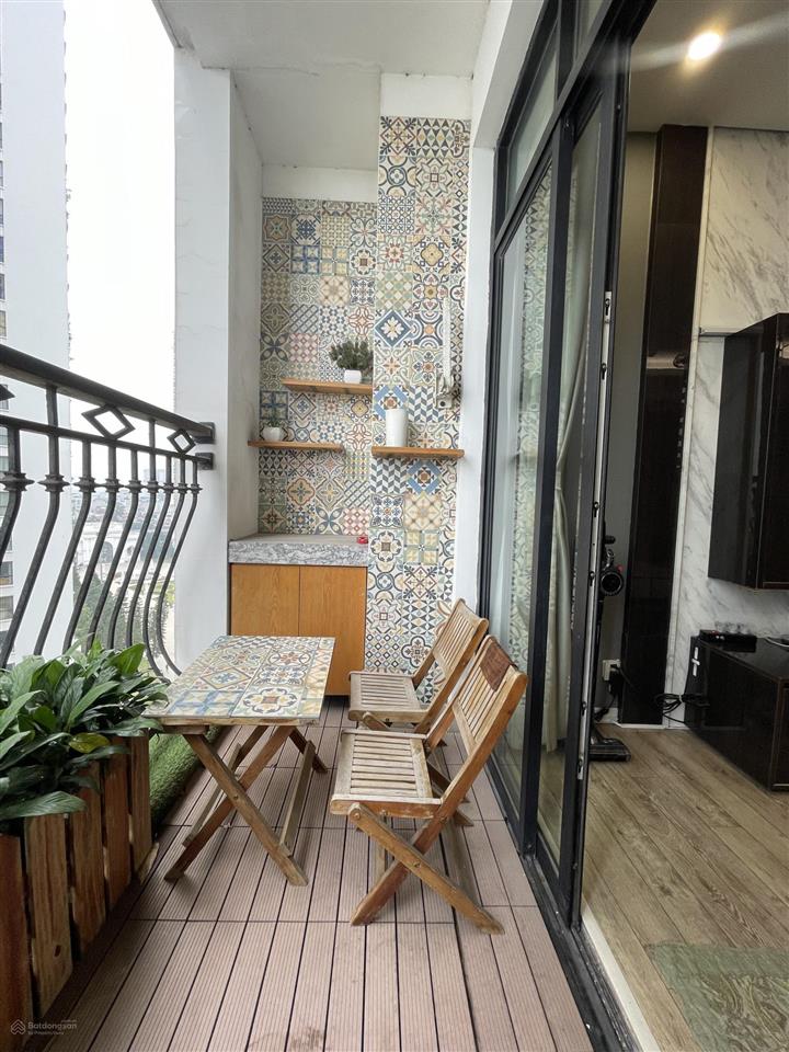 Bán căn góc r3  royal city, dt 169,5m2  4 ngủ 2vs. full nội thất. giá thỏa thuận  0973 615 ***