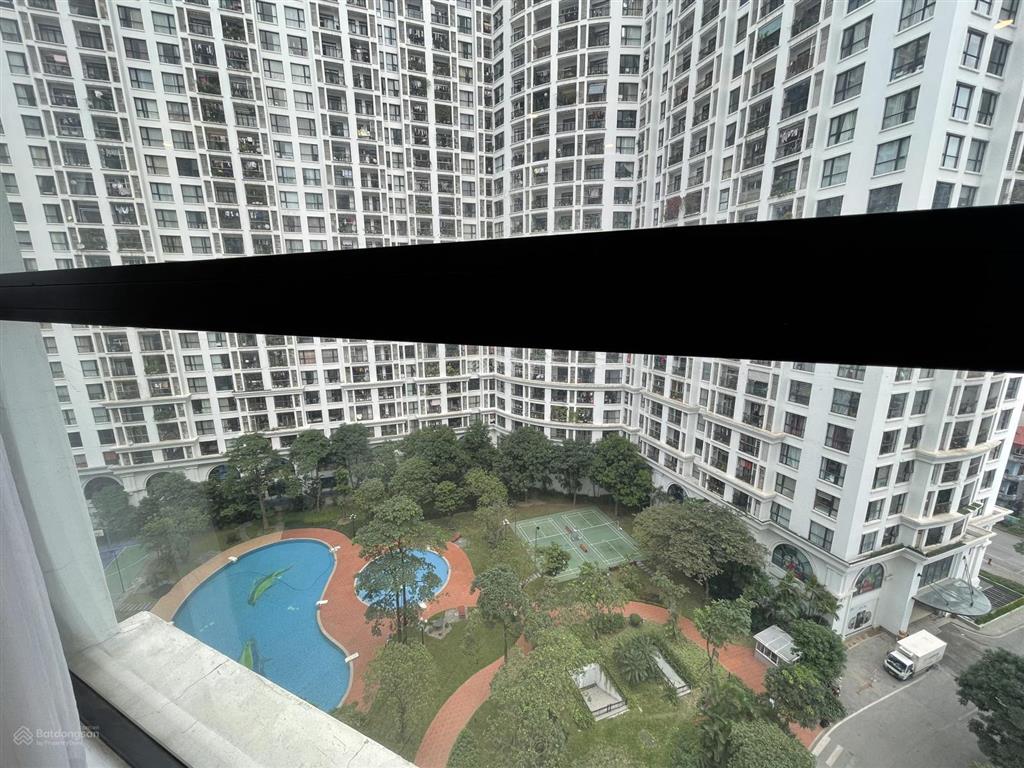 Bán căn góc r3  royal city, dt 169,5m2  4 ngủ 2vs. full nội thất. giá thỏa thuận  0973 615 ***