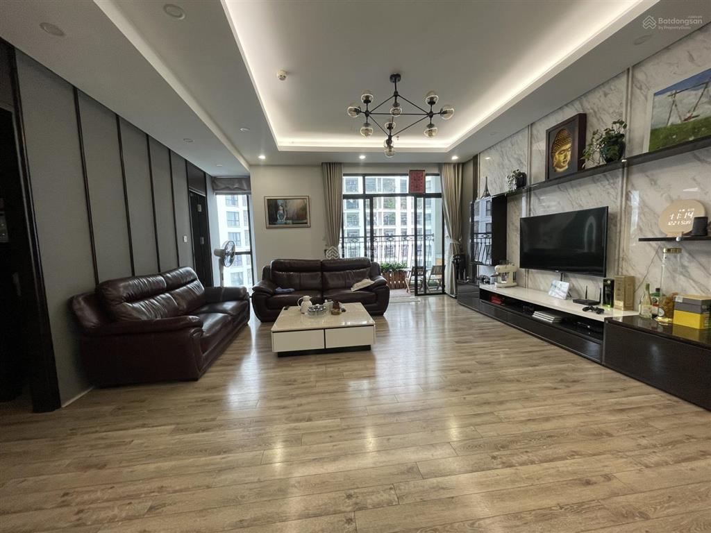Bán căn góc r3  royal city, dt 169,5m2  4 ngủ 2vs. full nội thất. giá thỏa thuận  0973 615 ***