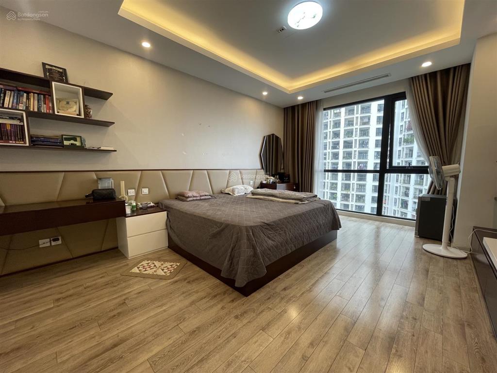Bán căn góc r3  royal city, dt 169,5m2  4 ngủ 2vs. full nội thất. giá thỏa thuận  0973 615 ***