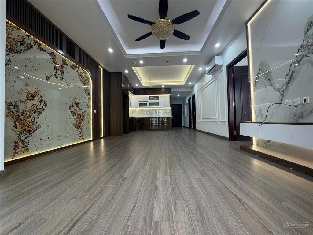 Chính chủ gửi bán nhanh căn hộ 3 phòng ngủ sửa tại royal city. diện tích 104,9m2   0973 615 ***