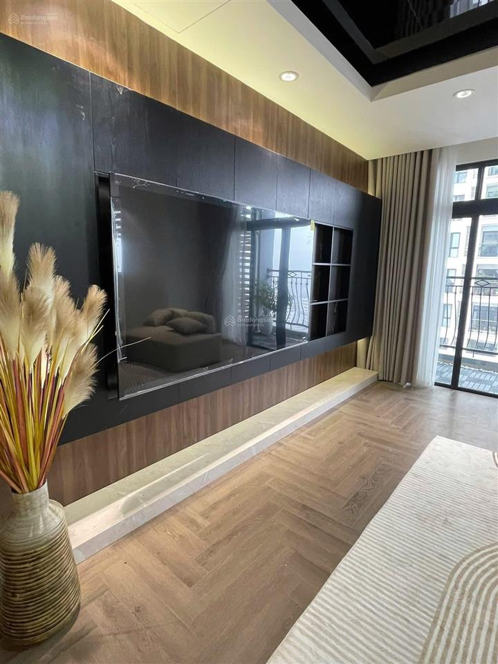 Tìm chủ xứng tầm cho căn góc hoa hậu tòa r2royal city dt 180m2,4 ngủ 3vs
full nội thất 0973 615 ***