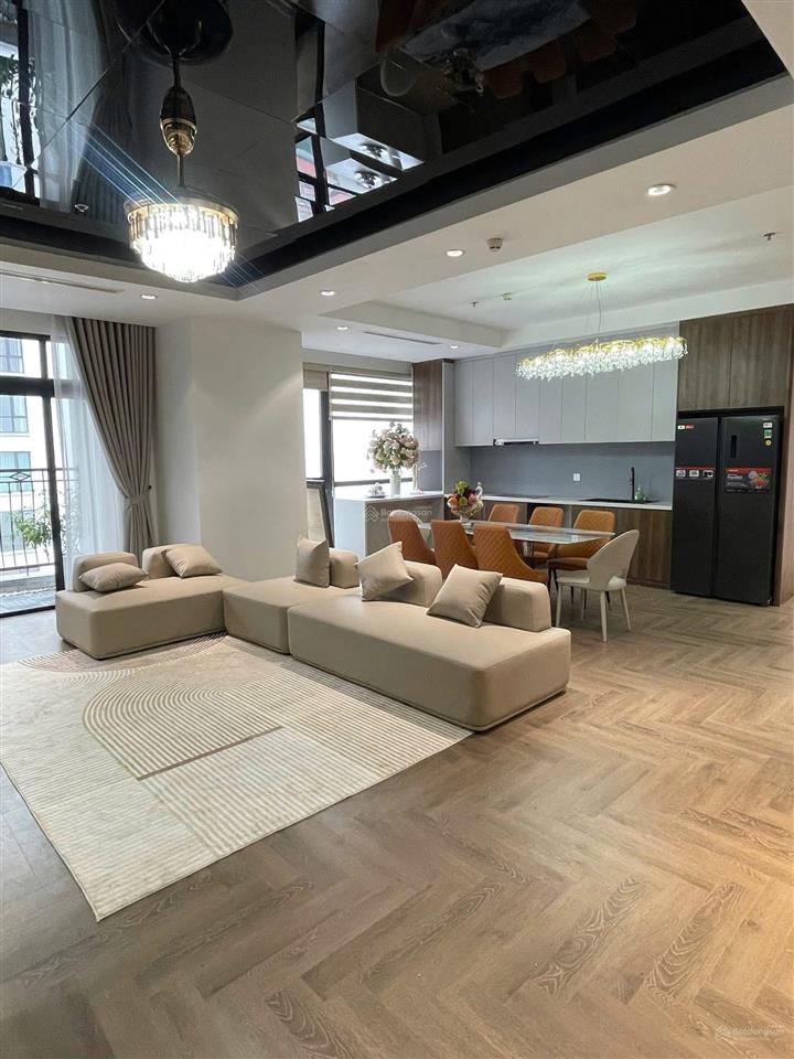 Tìm chủ xứng tầm cho căn góc hoa hậu tòa r2royal city dt 180m2,4 ngủ 3vs
full nội thất 0973 615 ***