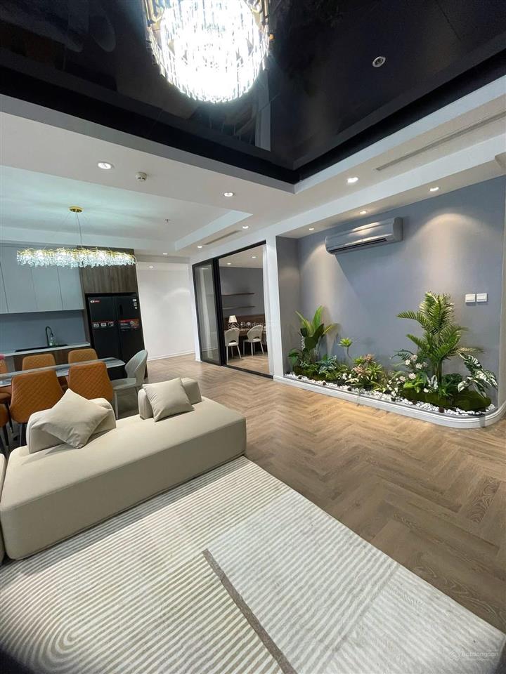 Tìm chủ xứng tầm cho căn góc hoa hậu tòa r2royal city dt 180m2,4 ngủ 3vs
full nội thất 0973 615 ***