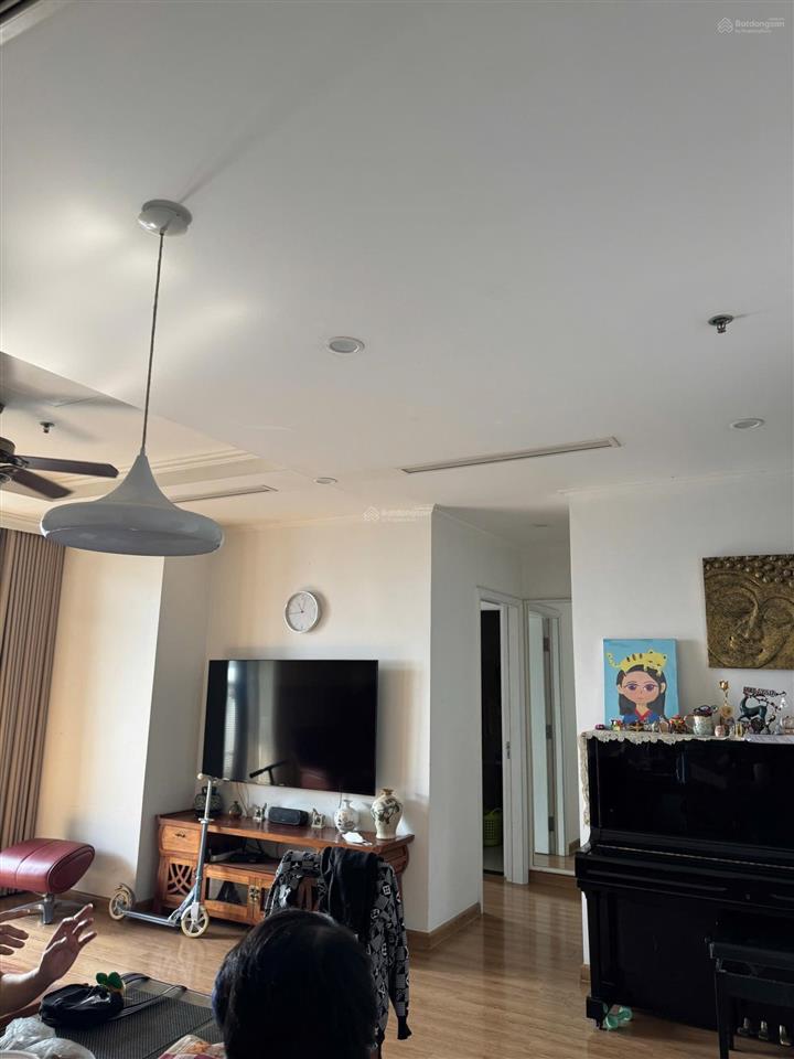 Tìm chủ mới cho căn hoa hậu 3 ngủ sáng tại r6 royal city. dt 103m.nhà đã sửa đẹp. tầng trung,