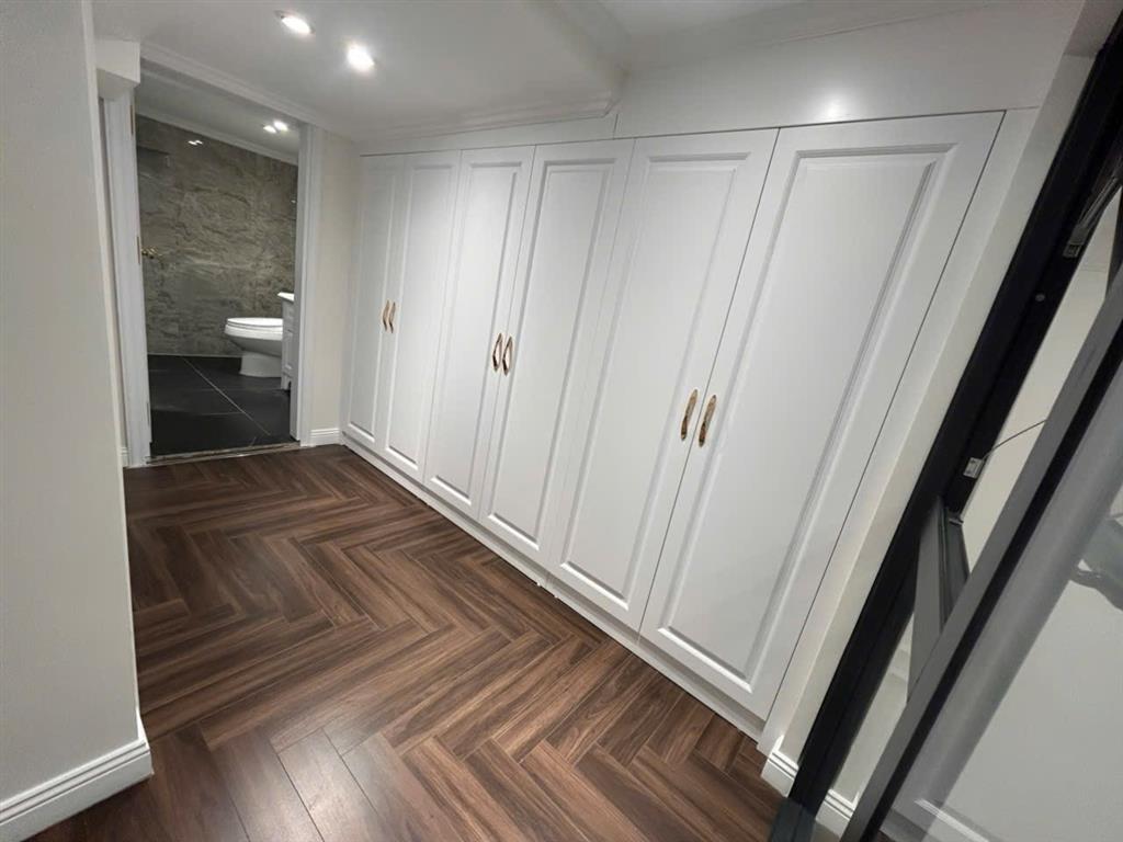 Bán gấp căn duplux 150m2  tại roayl city.
 thiết kế 4 phòng ngủ 3vs. nhà đã sửa đẹp. 0973 615 ***