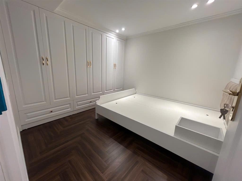 Bán gấp căn duplux 150m2  tại roayl city.
 thiết kế 4 phòng ngủ 3vs. nhà đã sửa đẹp. 0973 615 ***