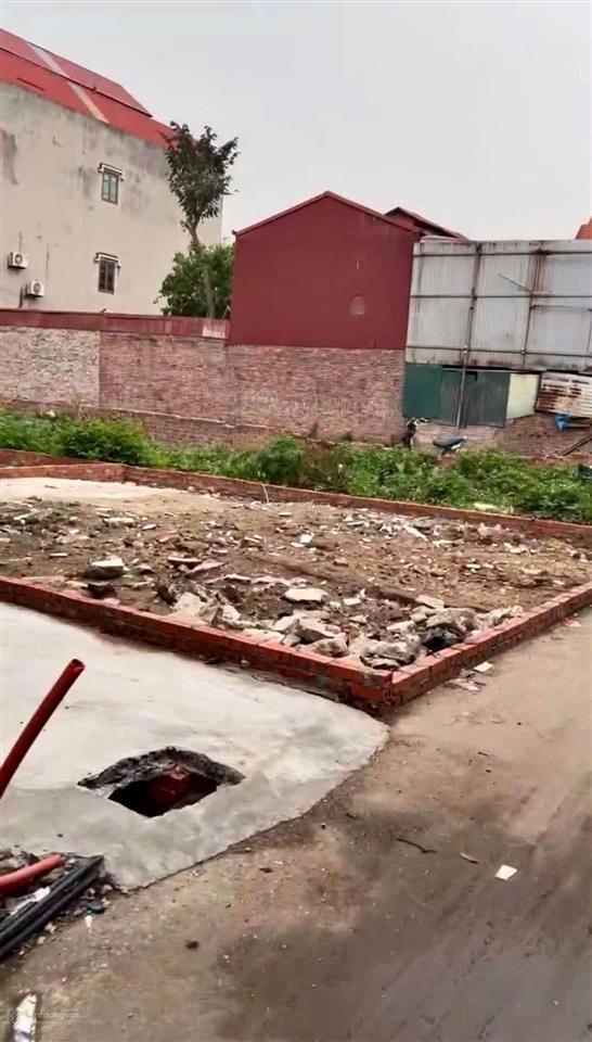 Chính chủ bán mảnh đất tại bắc ninh ngõ thông dt 51m2. giá hơn 2 tỷ đồng.  xem đất 0973 615 ***