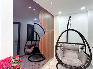 Ngay huỳnh văn bánh, phú nhuận, 3 tầng, hbg, 35m2, 7,8 tỷ.