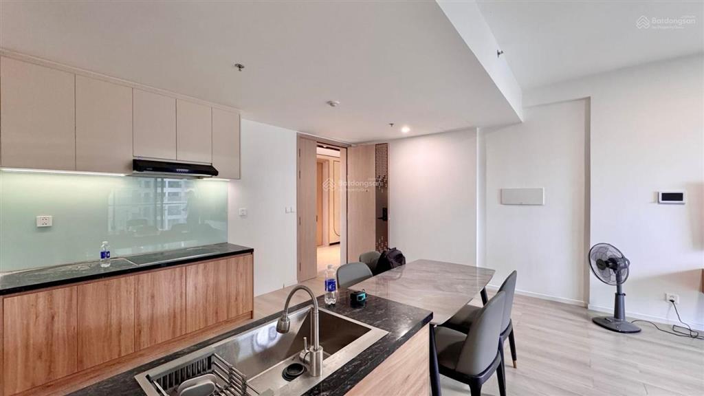 Cho thuê căn hộ 2pn bếp rèm, view hoa hậu lumiere boulevard chỉ 8tr5