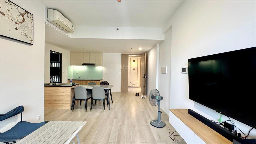 Cho thuê căn hộ 2pn bếp rèm, view hoa hậu lumiere boulevard chỉ 8tr5