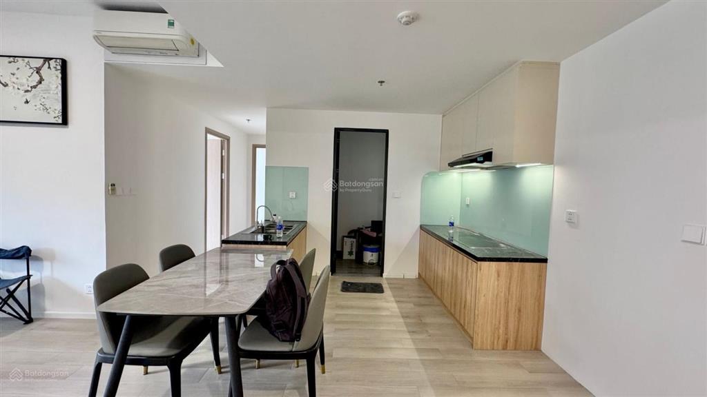Cho thuê căn hộ 2pn bếp rèm, view hoa hậu lumiere boulevard chỉ 8tr5
