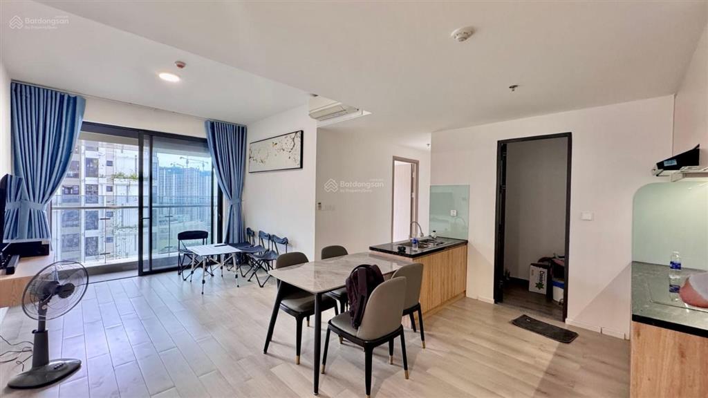 Cho thuê căn hộ 2pn bếp rèm, view hoa hậu lumiere boulevard chỉ 8tr5