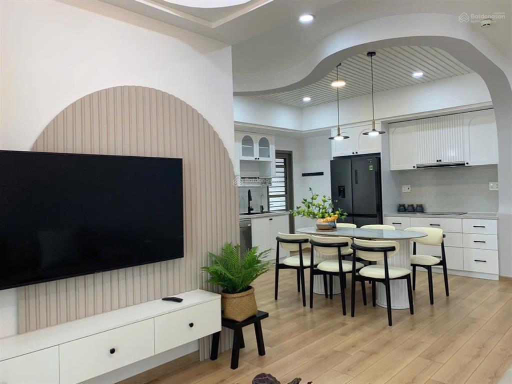 Bán căn hộ 3pn, 2wc, 100m2 tại saigon south residences, 8,2 tỷ vnd,m. đang có sẵn hđt 35 triệu