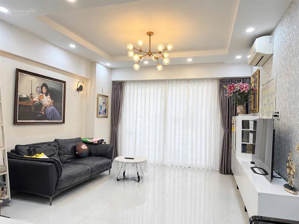 Bán cc 3pn, 2wc tại saigon south residences, giá ưu đãi 7,5 tỷ, 104m2, tặng ô đậu xe oto