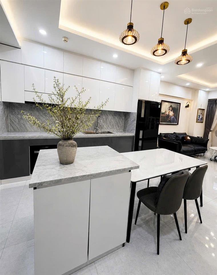 Bán cc 3pn, 2wc tại saigon south residences, giá ưu đãi 7,5 tỷ, 104m2, tặng ô đậu xe oto