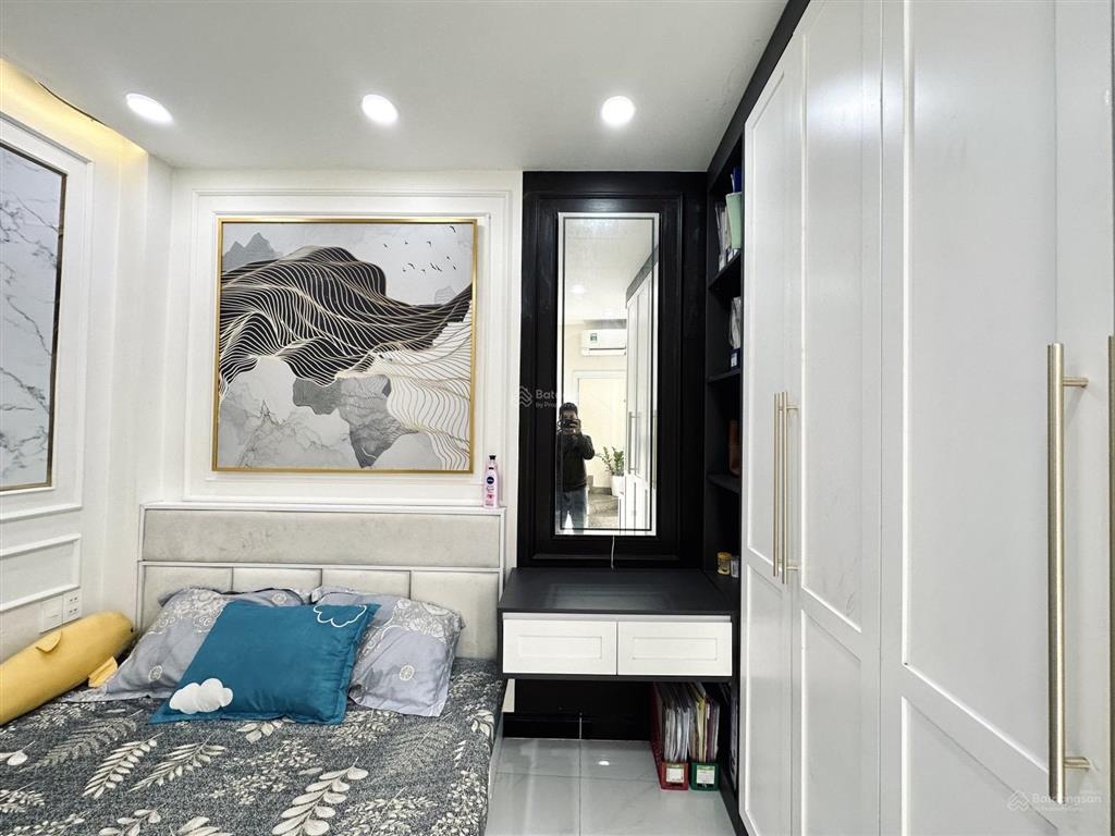 Hxh hoàng văn thụ p8 phú nhuận nhà 5 tầng đẹp, chỉ 10m ra mt lớn