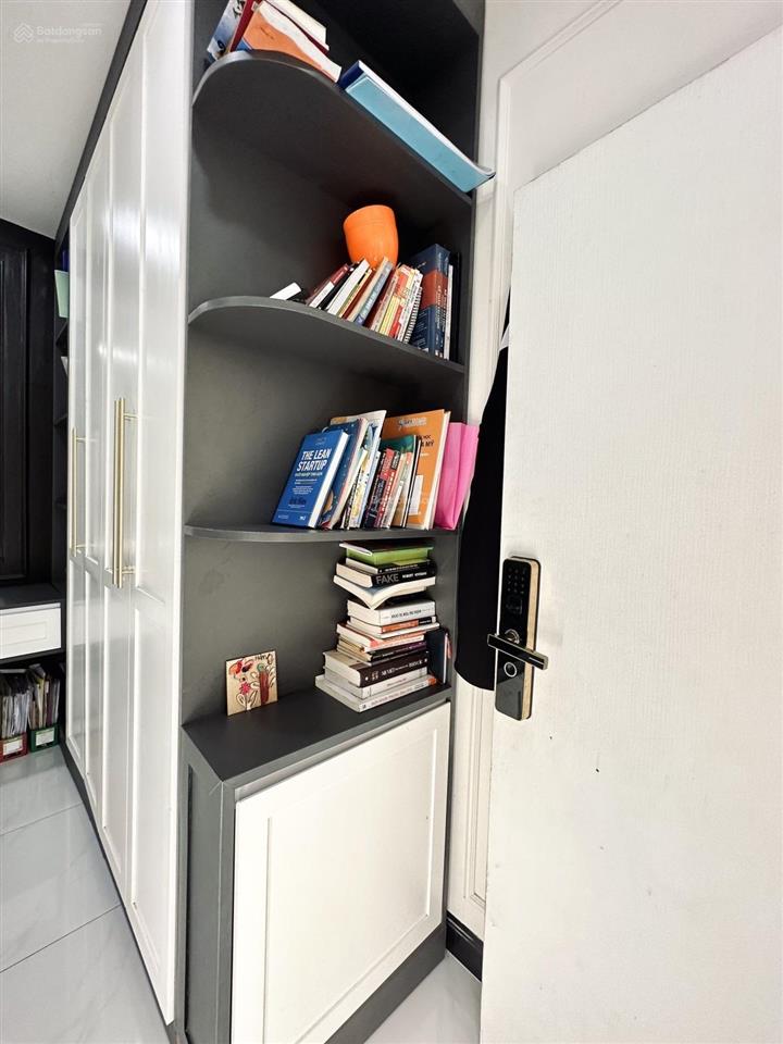 Hxh hoàng văn thụ p8 phú nhuận nhà 5 tầng đẹp, chỉ 10m ra mt lớn