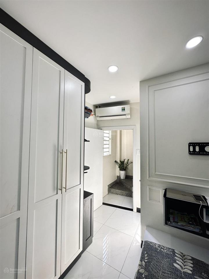 Hxh hoàng văn thụ p8 phú nhuận nhà 5 tầng đẹp, chỉ 10m ra mt lớn