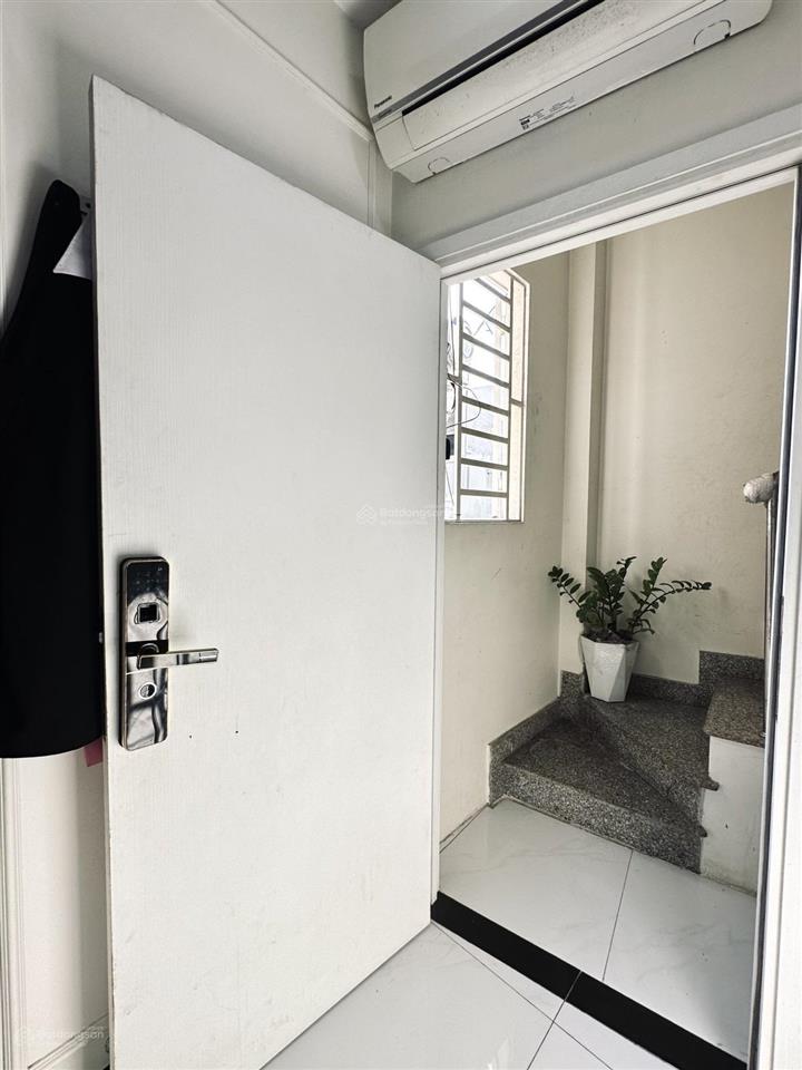 Hxh hoàng văn thụ p8 phú nhuận nhà 5 tầng đẹp, chỉ 10m ra mt lớn